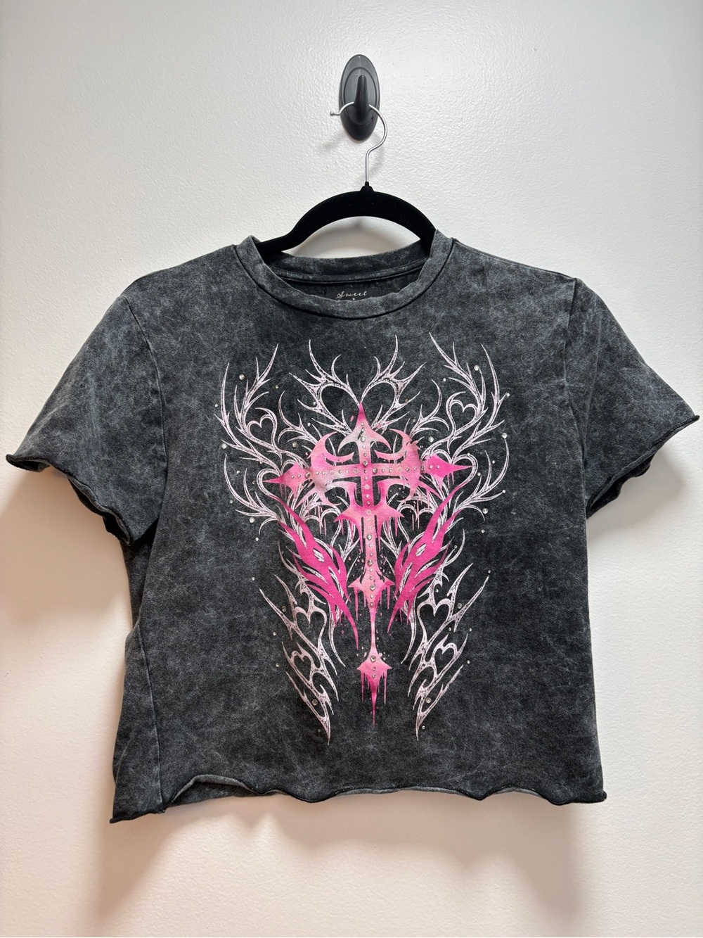 Y2K Women's Cropped Black Acid-Wash Graphic Baby Tee with Pink Cross Motif